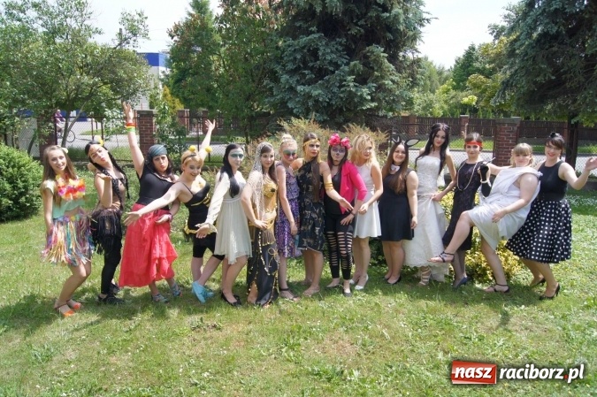 Zdjęcie w galerii na portalu naszraciborz.pl: W Medyku zdawano egzamin z wizażu  wiadomości z regionu