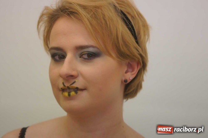 Zdjęcie w galerii na portalu naszraciborz.pl: W Medyku zdawano egzamin z wizażu  wiadomości z regionu