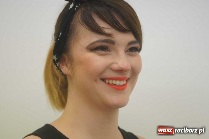 Zdjęcie w galerii na portalu naszraciborz.pl: W Medyku zdawano egzamin z wizażu  wiadomości z regionu