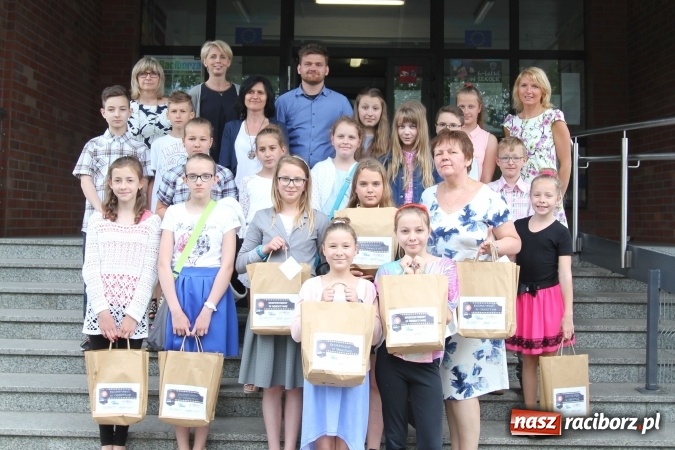 Zdjęcie w galerii na portalu naszraciborz.pl: Eksperyment w obiektywie w Szkole Podstawowej nr 1  wiadomości z regionu