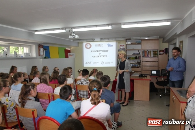 Zdjęcie w galerii na portalu naszraciborz.pl: Eksperyment w obiektywie w Szkole Podstawowej nr 1  wiadomości z regionu