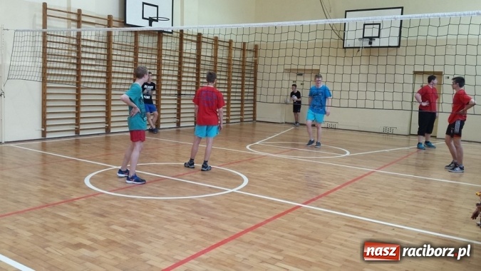 Zdjęcie w galerii na portalu naszraciborz.pl: Sportowy Dzień Dziecka w Gimnazjum nr 5  wiadomości z regionu