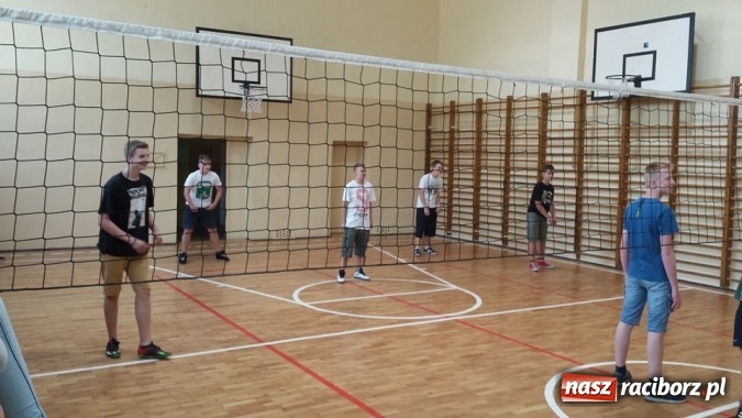 Zdjęcie w galerii na portalu naszraciborz.pl: Sportowy Dzień Dziecka w Gimnazjum nr 5  wiadomości z regionu