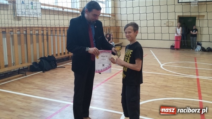 Zdjęcie w galerii na portalu naszraciborz.pl: Sportowy Dzień Dziecka w Gimnazjum nr 5  wiadomości z regionu
