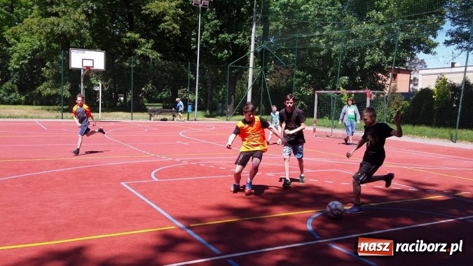 Zdjęcie w galerii na portalu naszraciborz.pl: Sportowy Dzień Dziecka w Gimnazjum nr 5  wiadomości z regionu
