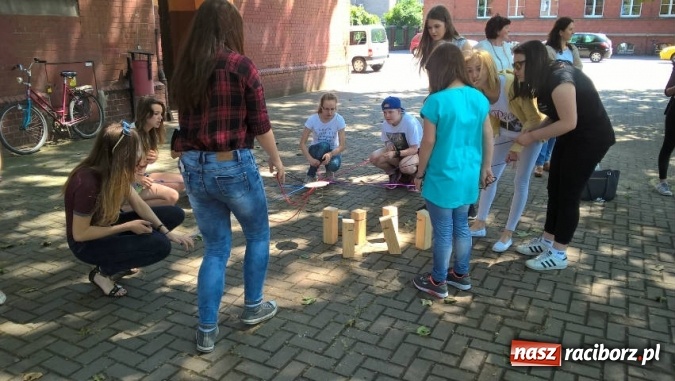 Zdjęcie w galerii na portalu naszraciborz.pl: Sportowy Dzień Dziecka w Gimnazjum nr 5  wiadomości z regionu