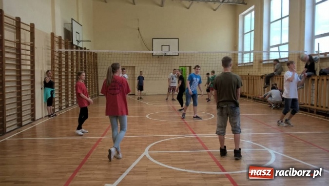 Zdjęcie w galerii na portalu naszraciborz.pl: Sportowy Dzień Dziecka w Gimnazjum nr 5  wiadomości z regionu