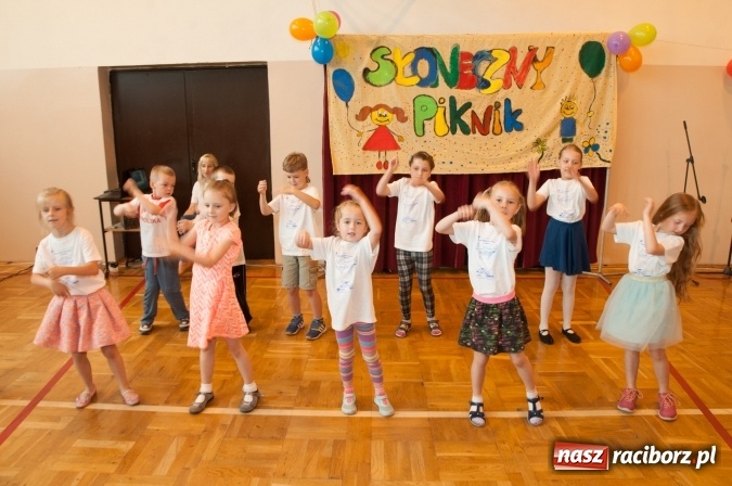 Zdjęcie w galerii na portalu naszraciborz.pl: Słoneczny Pikinik w Zespole Szkolno-Przedszkolnym nr 1 w Raciborzu  wiadomości z regionu