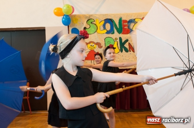 Zdjęcie w galerii na portalu naszraciborz.pl: Słoneczny Pikinik w Zespole Szkolno-Przedszkolnym nr 1 w Raciborzu  wiadomości z regionu