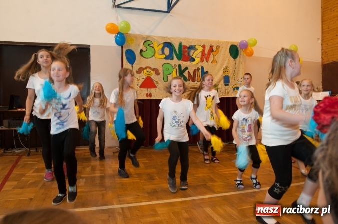 Zdjęcie w galerii na portalu naszraciborz.pl: Słoneczny Pikinik w Zespole Szkolno-Przedszkolnym nr 1 w Raciborzu  wiadomości z regionu