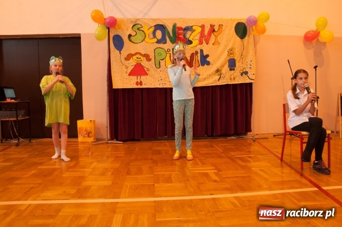 Zdjęcie w galerii na portalu naszraciborz.pl: Słoneczny Pikinik w Zespole Szkolno-Przedszkolnym nr 1 w Raciborzu  wiadomości z regionu