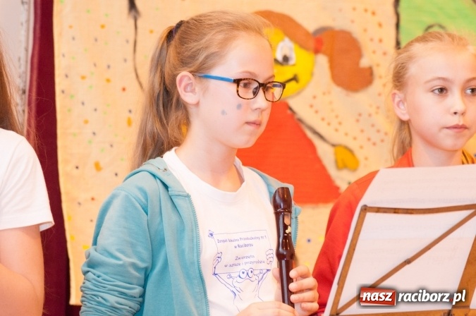 Zdjęcie w galerii na portalu naszraciborz.pl: Słoneczny Pikinik w Zespole Szkolno-Przedszkolnym nr 1 w Raciborzu  wiadomości z regionu