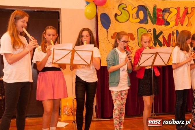 Zdjęcie w galerii na portalu naszraciborz.pl: Słoneczny Pikinik w Zespole Szkolno-Przedszkolnym nr 1 w Raciborzu  wiadomości z regionu