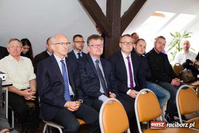Zdjęcie w galerii na portalu naszraciborz.pl: Jak bariery zamienić w atuty? W Pietraszynie zaprezentowano projekt polsko-czeskiego centrum biznesu wiadomości z regionu
