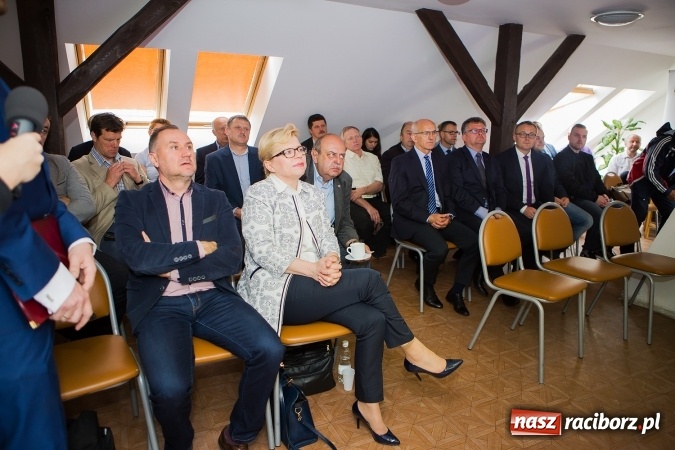 Zdjęcie w galerii na portalu naszraciborz.pl: Jak bariery zamienić w atuty? W Pietraszynie zaprezentowano projekt polsko-czeskiego centrum biznesu wiadomości z regionu