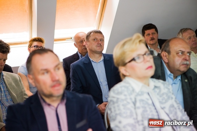 Zdjęcie w galerii na portalu naszraciborz.pl: Jak bariery zamienić w atuty? W Pietraszynie zaprezentowano projekt polsko-czeskiego centrum biznesu wiadomości z regionu