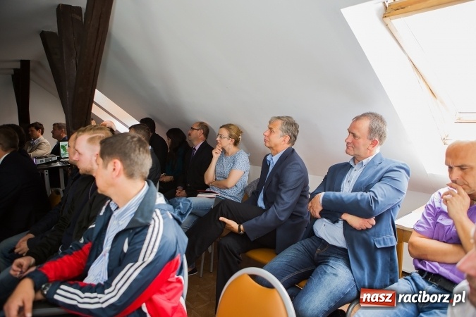 Zdjęcie w galerii na portalu naszraciborz.pl: Jak bariery zamienić w atuty? W Pietraszynie zaprezentowano projekt polsko-czeskiego centrum biznesu wiadomości z regionu