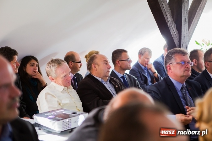 Zdjęcie w galerii na portalu naszraciborz.pl: Jak bariery zamienić w atuty? W Pietraszynie zaprezentowano projekt polsko-czeskiego centrum biznesu wiadomości z regionu