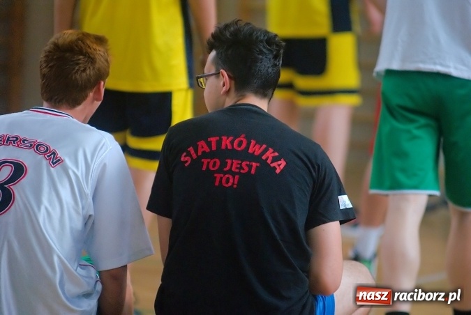 Zdjęcie w galerii na portalu naszraciborz.pl: W CKZiU nr 1 rywalizowali w rozgrywkach streetballa wiadomości z regionu