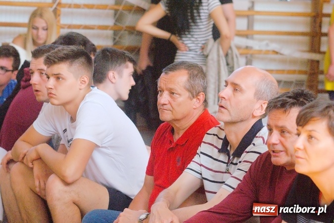 Zdjęcie w galerii na portalu naszraciborz.pl: W CKZiU nr 1 rywalizowali w rozgrywkach streetballa wiadomości z regionu