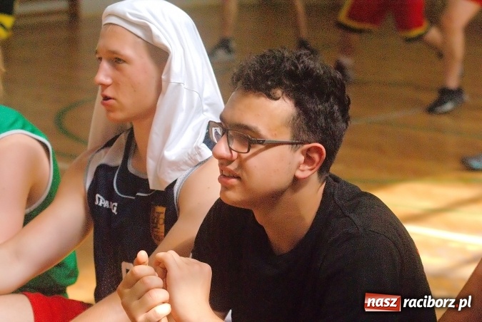 Zdjęcie w galerii na portalu naszraciborz.pl: W CKZiU nr 1 rywalizowali w rozgrywkach streetballa wiadomości z regionu