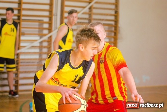 Zdjęcie w galerii na portalu naszraciborz.pl: W CKZiU nr 1 rywalizowali w rozgrywkach streetballa wiadomości z regionu