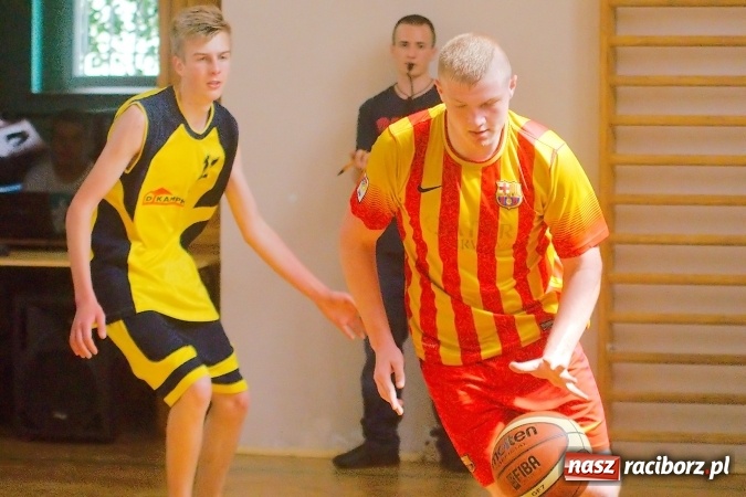 Zdjęcie w galerii na portalu naszraciborz.pl: W CKZiU nr 1 rywalizowali w rozgrywkach streetballa wiadomości z regionu