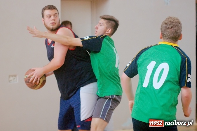 Zdjęcie w galerii na portalu naszraciborz.pl: W CKZiU nr 1 rywalizowali w rozgrywkach streetballa wiadomości z regionu