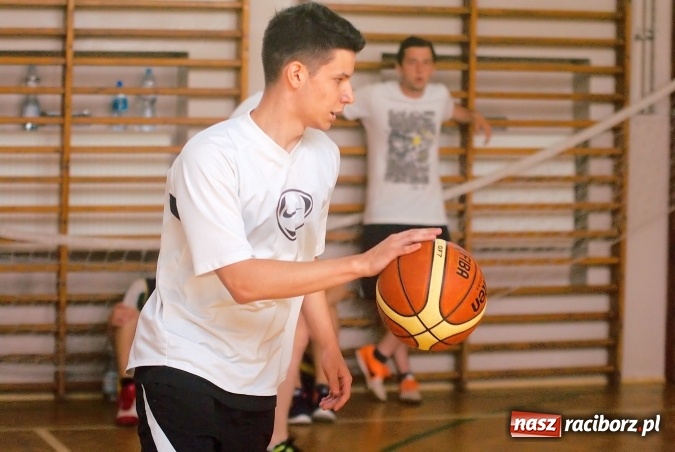 Zdjęcie w galerii na portalu naszraciborz.pl: W CKZiU nr 1 rywalizowali w rozgrywkach streetballa wiadomości z regionu
