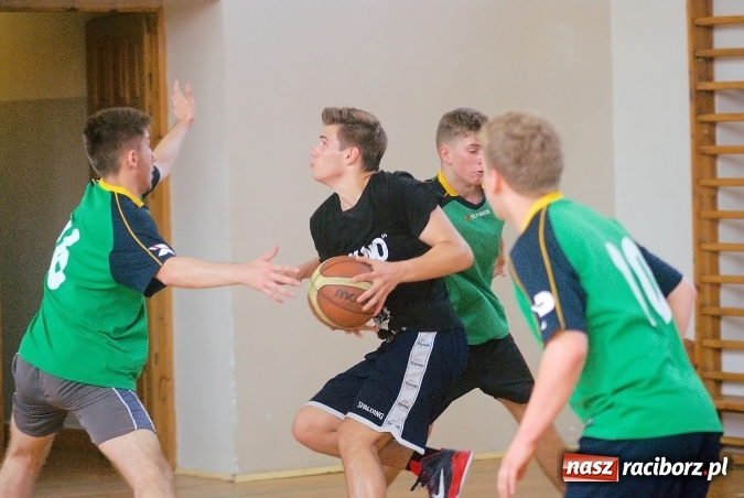 Zdjęcie w galerii na portalu naszraciborz.pl: W CKZiU nr 1 rywalizowali w rozgrywkach streetballa wiadomości z regionu