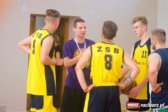 Zdjęcie w galerii na portalu naszraciborz.pl: W CKZiU nr 1 rywalizowali w rozgrywkach streetballa wiadomości z regionu