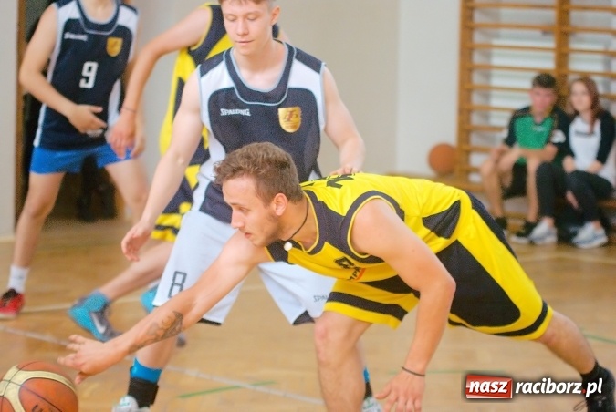 Zdjęcie w galerii na portalu naszraciborz.pl: W CKZiU nr 1 rywalizowali w rozgrywkach streetballa wiadomości z regionu