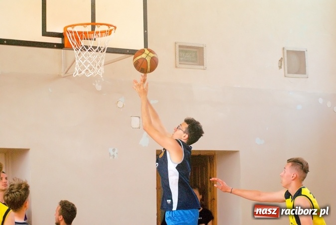Zdjęcie w galerii na portalu naszraciborz.pl: W CKZiU nr 1 rywalizowali w rozgrywkach streetballa wiadomości z regionu
