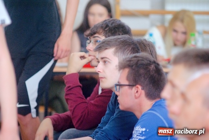 Zdjęcie w galerii na portalu naszraciborz.pl: W CKZiU nr 1 rywalizowali w rozgrywkach streetballa wiadomości z regionu