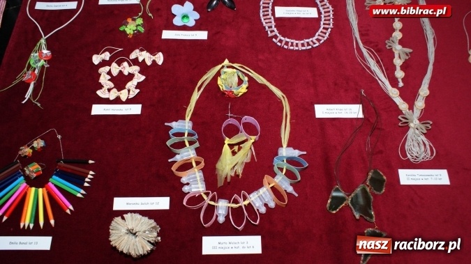 Zdjęcie w galerii na portalu naszraciborz.pl: Finał konkursu na ekobiżuterię w bibliotece  wiadomości z regionu