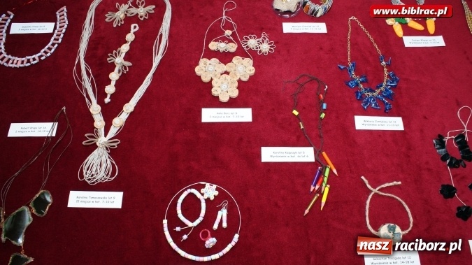 Zdjęcie w galerii na portalu naszraciborz.pl: Finał konkursu na ekobiżuterię w bibliotece  wiadomości z regionu