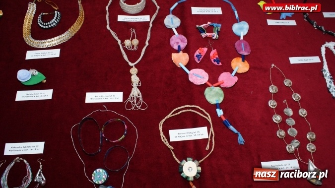 Zdjęcie w galerii na portalu naszraciborz.pl: Finał konkursu na ekobiżuterię w bibliotece  wiadomości z regionu