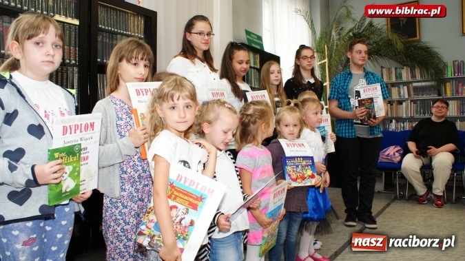 Zdjęcie w galerii na portalu naszraciborz.pl: Finał konkursu na ekobiżuterię w bibliotece  wiadomości z regionu