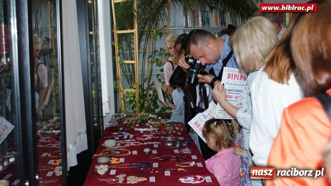 Zdjęcie w galerii na portalu naszraciborz.pl: Finał konkursu na ekobiżuterię w bibliotece  wiadomości z regionu