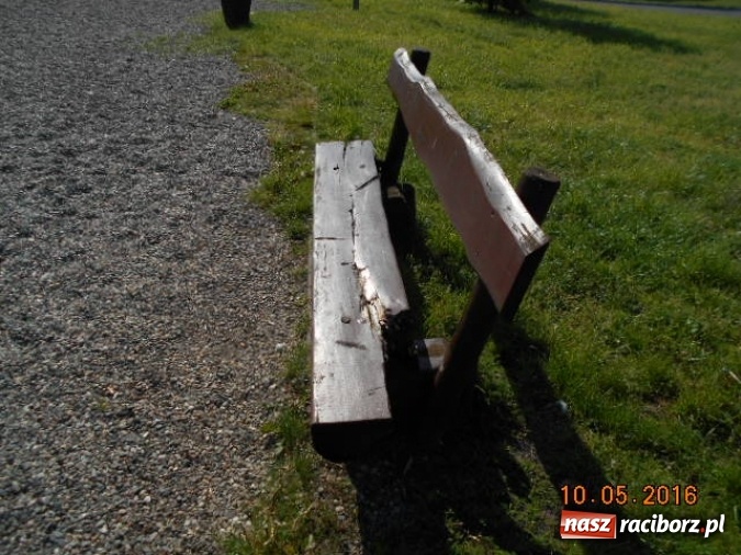 Zdjęcie w galerii na portalu naszraciborz.pl: Bezpieczne podw&oacute;rko - stan urządzeń do zabaw często tragiczny wiadomości z regionu