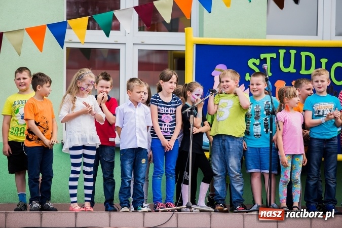 Zdjęcie w galerii na portalu naszraciborz.pl: Festyn rodzinny w Szkole Podstawowej nr 13 wiadomości z regionu