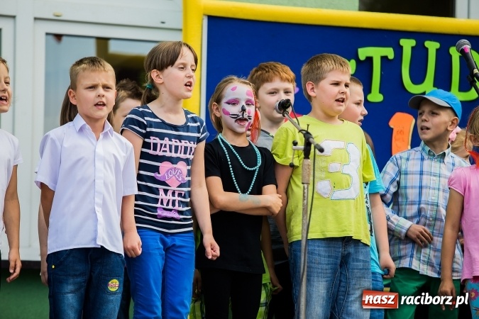 Zdjęcie w galerii na portalu naszraciborz.pl: Festyn rodzinny w Szkole Podstawowej nr 13 wiadomości z regionu