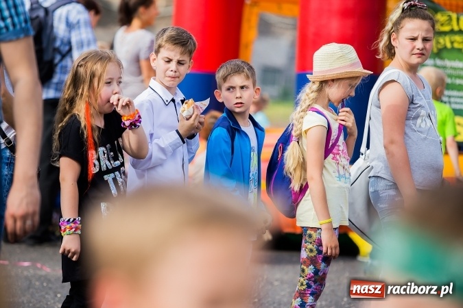 Zdjęcie w galerii na portalu naszraciborz.pl: Festyn rodzinny w Szkole Podstawowej nr 13 wiadomości z regionu