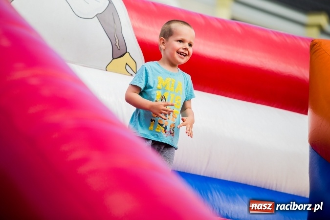 Zdjęcie w galerii na portalu naszraciborz.pl: Festyn rodzinny w Szkole Podstawowej nr 13 wiadomości z regionu