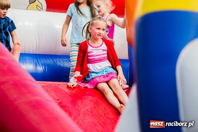 Zdjęcie w galerii na portalu naszraciborz.pl: Festyn rodzinny w Szkole Podstawowej nr 13 wiadomości z regionu