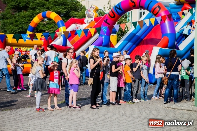 Zdjęcie w galerii na portalu naszraciborz.pl: Festyn rodzinny w Szkole Podstawowej nr 13 wiadomości z regionu