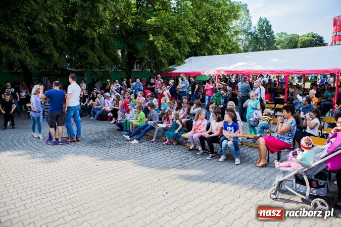 Zdjęcie w galerii na portalu naszraciborz.pl: Festyn rodzinny w Szkole Podstawowej nr 13 wiadomości z regionu