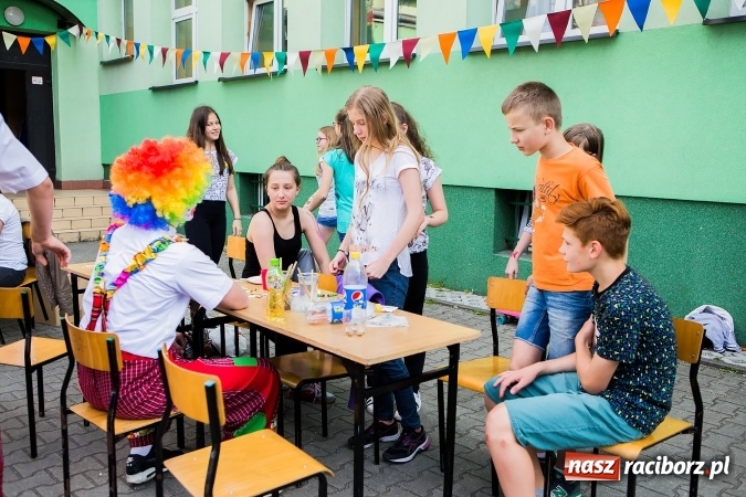 Zdjęcie w galerii na portalu naszraciborz.pl: Festyn rodzinny w Szkole Podstawowej nr 13 wiadomości z regionu
