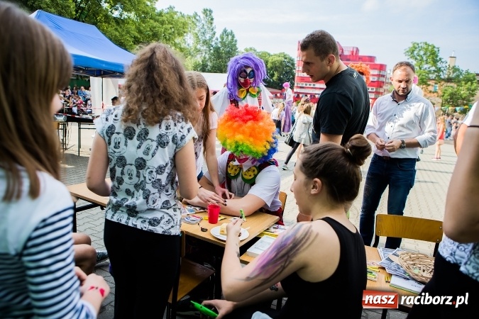 Zdjęcie w galerii na portalu naszraciborz.pl: Festyn rodzinny w Szkole Podstawowej nr 13 wiadomości z regionu