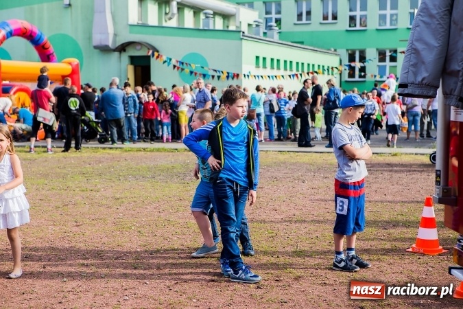 Zdjęcie w galerii na portalu naszraciborz.pl: Festyn rodzinny w Szkole Podstawowej nr 13 wiadomości z regionu